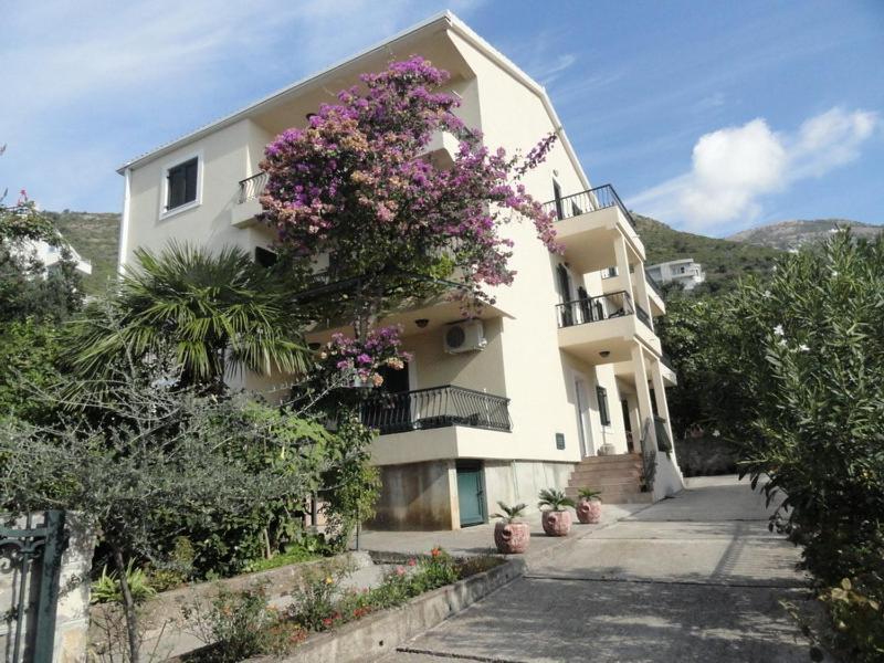 Apartments & Rooms M Petrovac Exterior photo